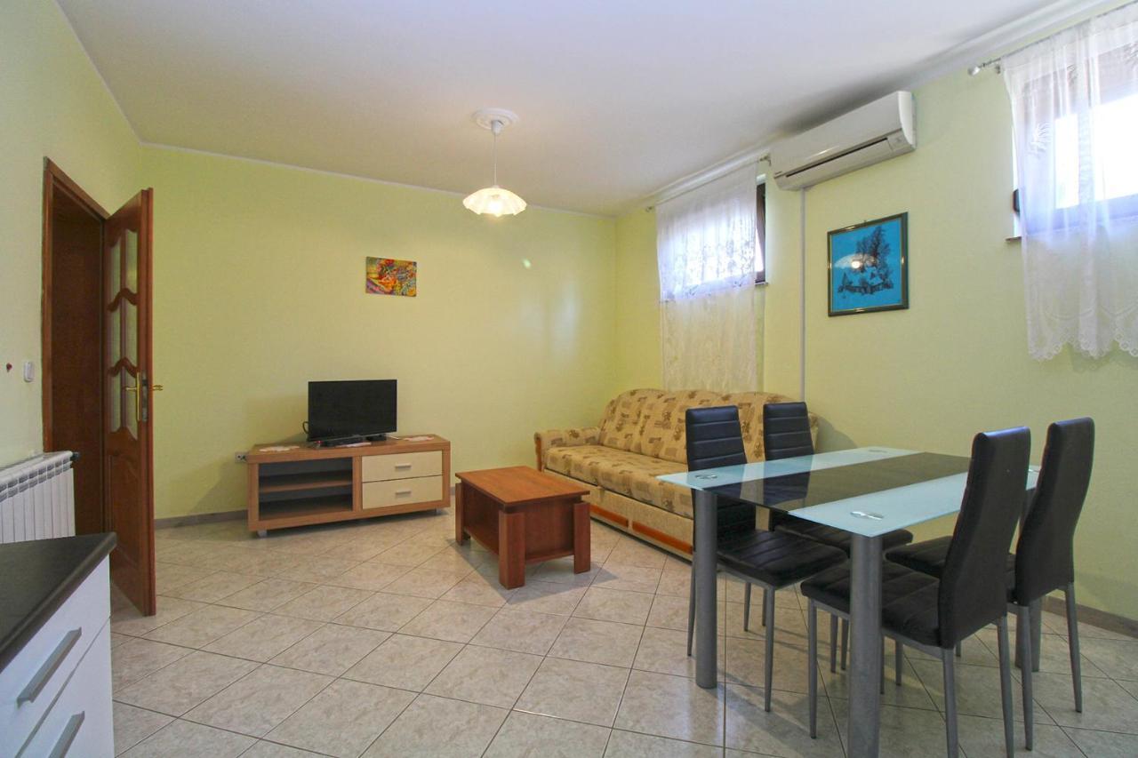 Apartments Veroslava 2159 พูลา ภายนอก รูปภาพ